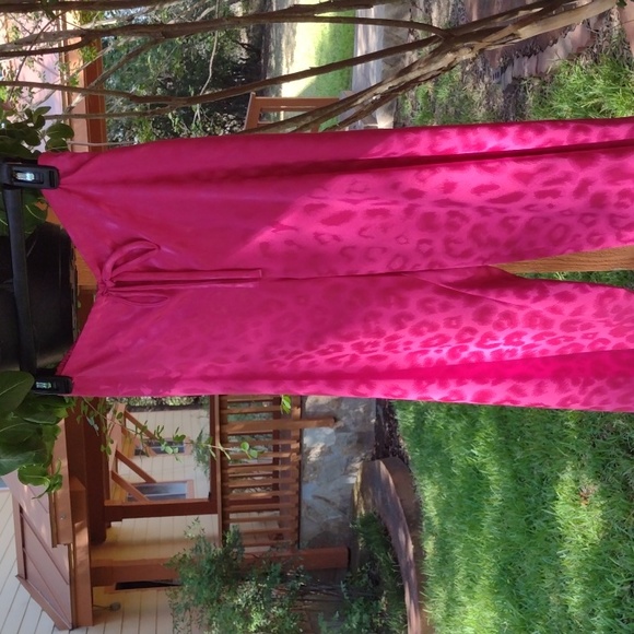 Natori hot pink leopard print pajamas - Picture 2 of 2